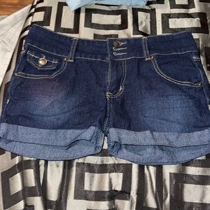 Size 5/6 Juniors, true to size.